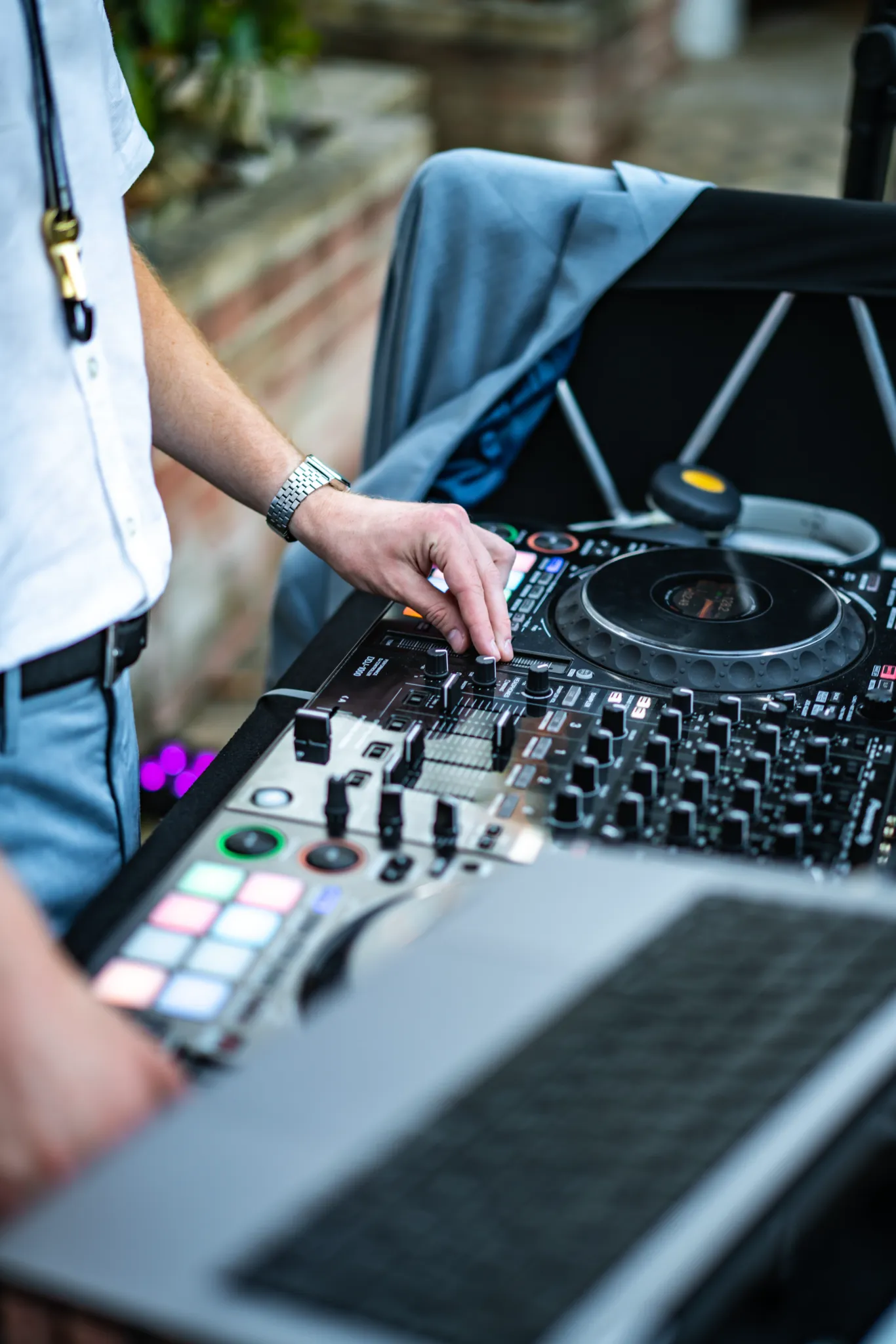 OSKARSAX – DJ a saxofonista při vystoupení na svatbě