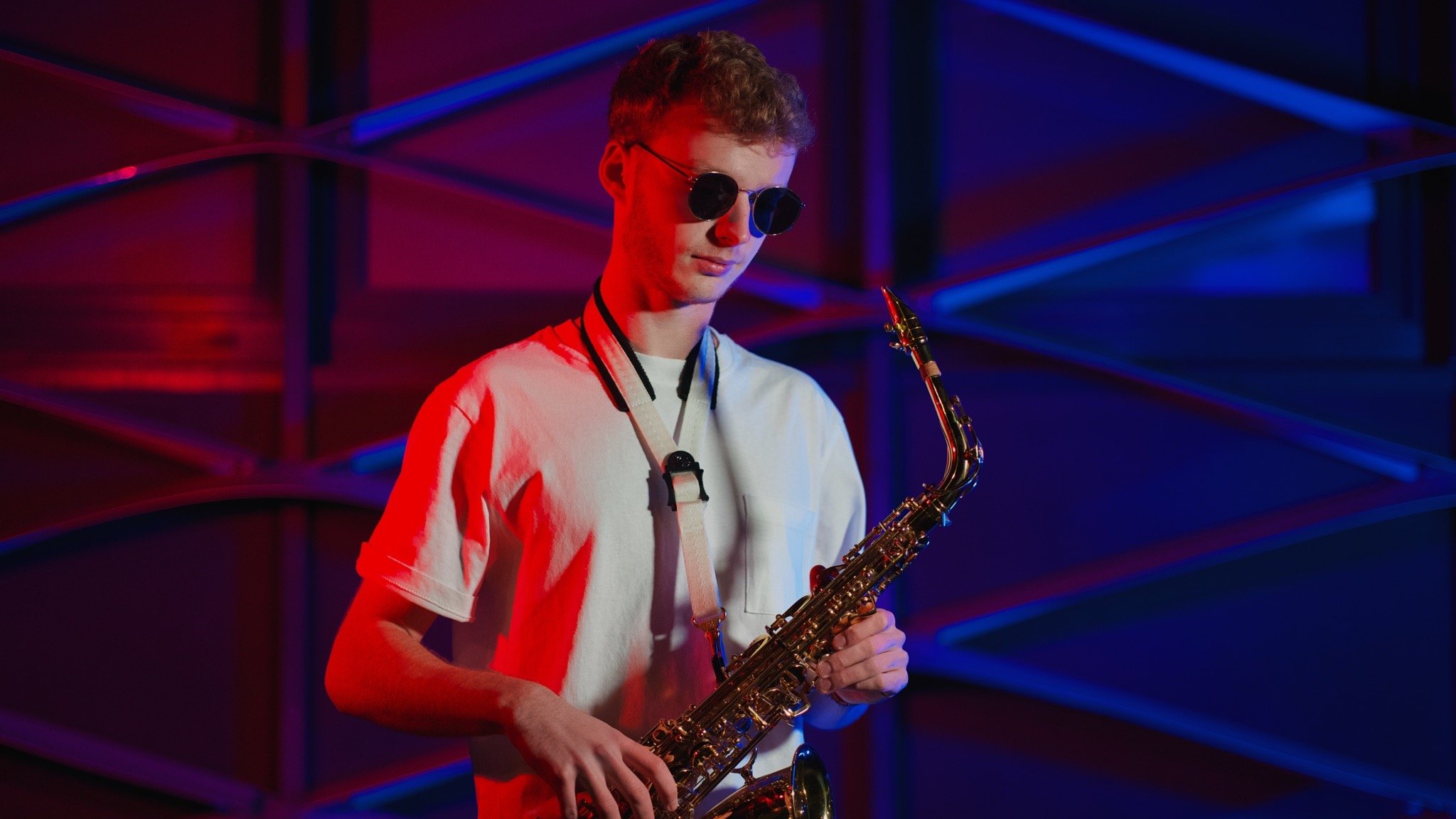 DJ a saxofonista OSKARSAX se saxofonem